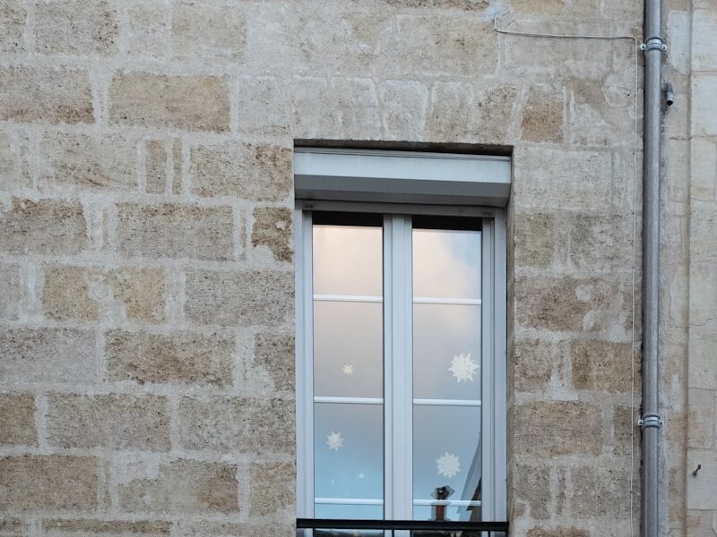 Türen und Fenster - Fensterrahmen, Fenster und Türen